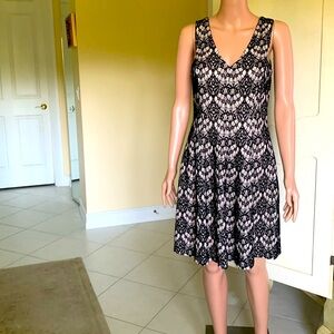Kensie size 6 black and beige lace dress